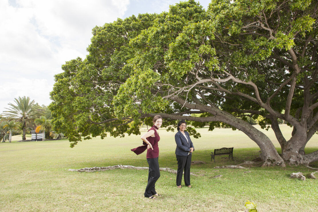 Fotografia che ritrae Silvia Bencivelli con la presidente della Repubblica di Mauritius
