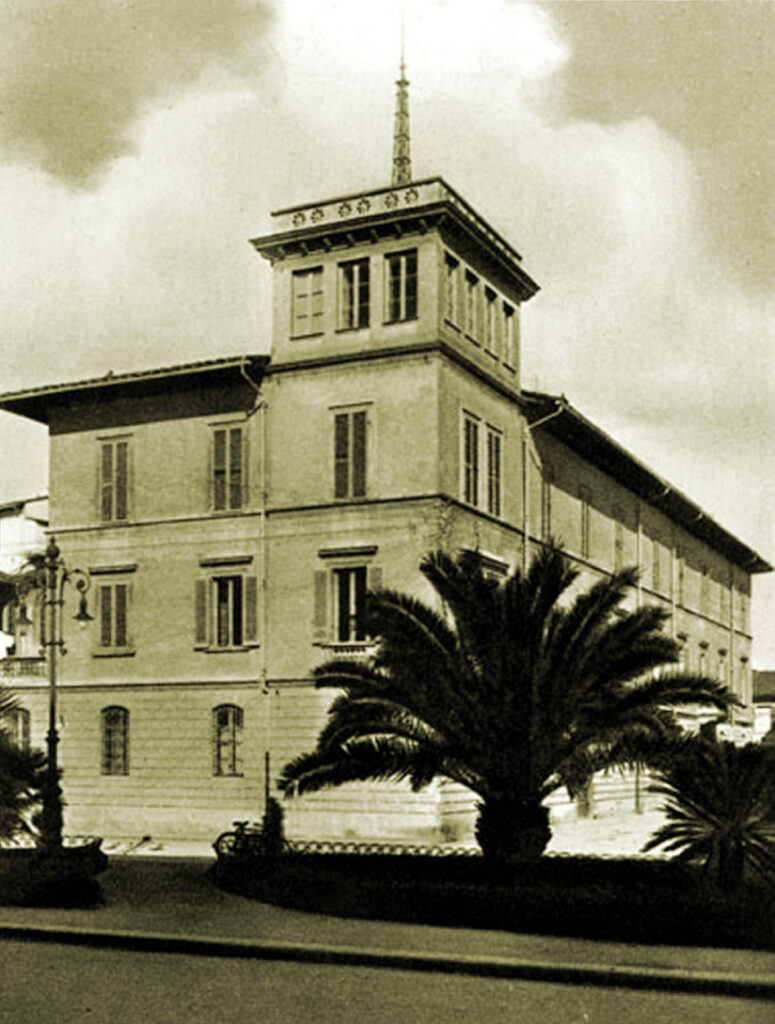 Fotografia storica in bianco e nero di Palazzo Matteucci